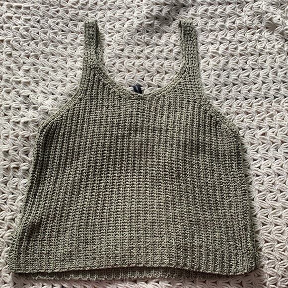 Muted green crochet top - Picture 3 of 3